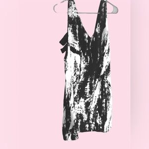 4Sienna  Black & White Abstract Ink Splatter V-Neck Cutout Sides Dress